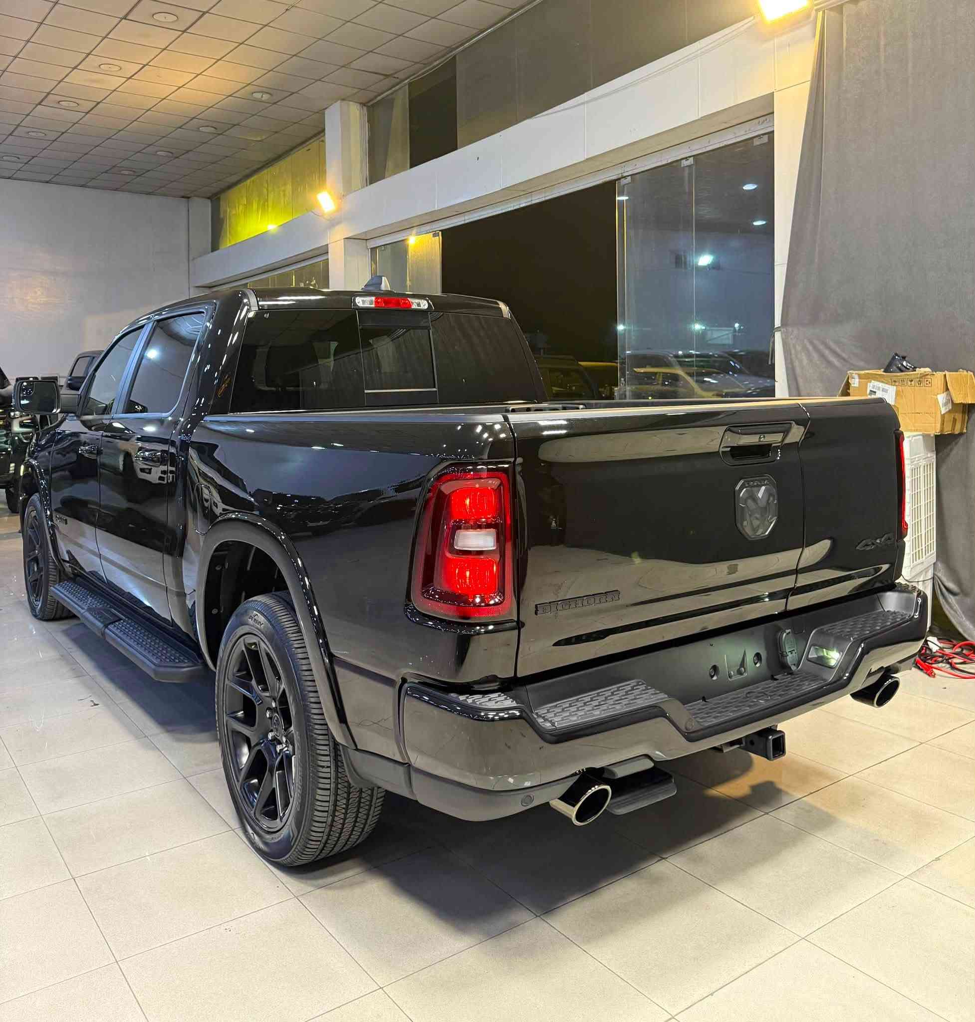 Dodge Ram 
2025 BigHorn
V6 - 3.0T - 4x4 

بسمە و شغال
شاشە تیسلا
کامیرە
لایت لید
کوشینات جلد 
کوشینات هیتر
سوکان هیتر
باب طویل
بودی قصیر
دبل اکسل
رادار
ئوتو ستوب
ویل ٢٢

7.000 mile
بدون صبغ
سعر 430 ورقە

***********
***********
