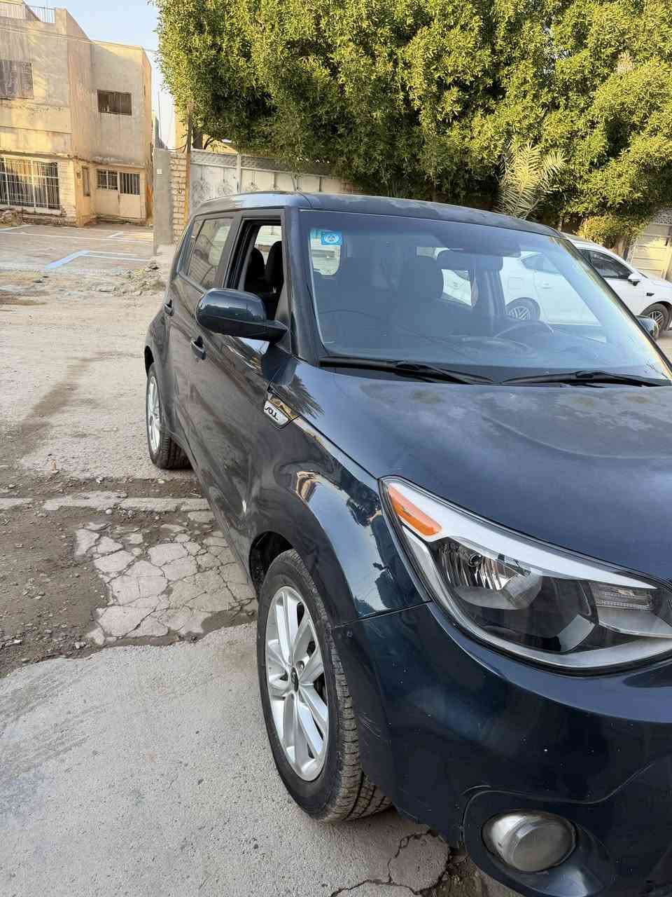 السلام عليكم صول 2017 وارد امريكي فول مواصفات عدا الفتحة  تحكم ستيرن مثبت سرعة شاشة  كامرة خلفية بيها قطعة وحدة صبغ جاملغ عكس السايق القمارة والبنيد جارد صور حادثها مال امريكا موجود معدل بارد على وضعة مبدل محرك جديد قبل ٤ اشهر ماشية حاليا ١٢٦٦٠٠ ميل بس السيارة رزنة وكلشي بيها جاهز مناقصها اي شي صدر جديد الداخل نظيف  السعر ١١٥ للتواصل *********** ممتواجد على الفيس
