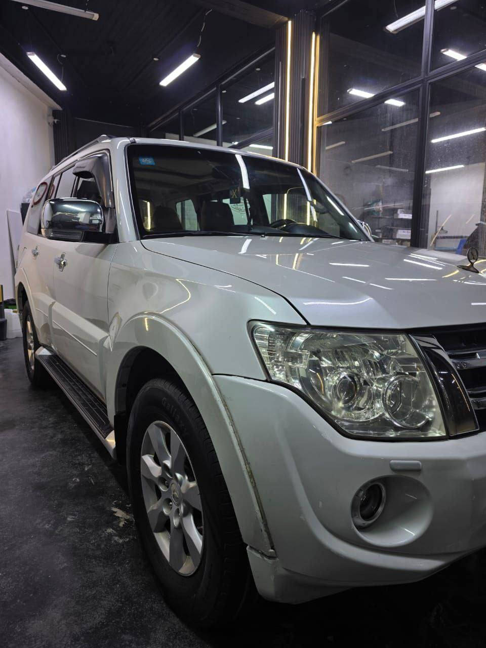 باجيرو ٢٠١٣
رقم بغداد دولي باسمي
محرك ٣٥٠٠
فتحه بالسقف
٣ قطع تبريد
اشاير بالمري
ويل كب
حساسات خلفيه
ثلاجه يم الكير
كرسي كهرباء
٧ راكب
بيه شويه بارد يم باب السائق قليل
السعر ١٥٨ وبيه مجال
السياره ماشيه ٢١٦
دفع رباعي
مكينه وكير مكفولات 
كربلاء المقدسة
***********
