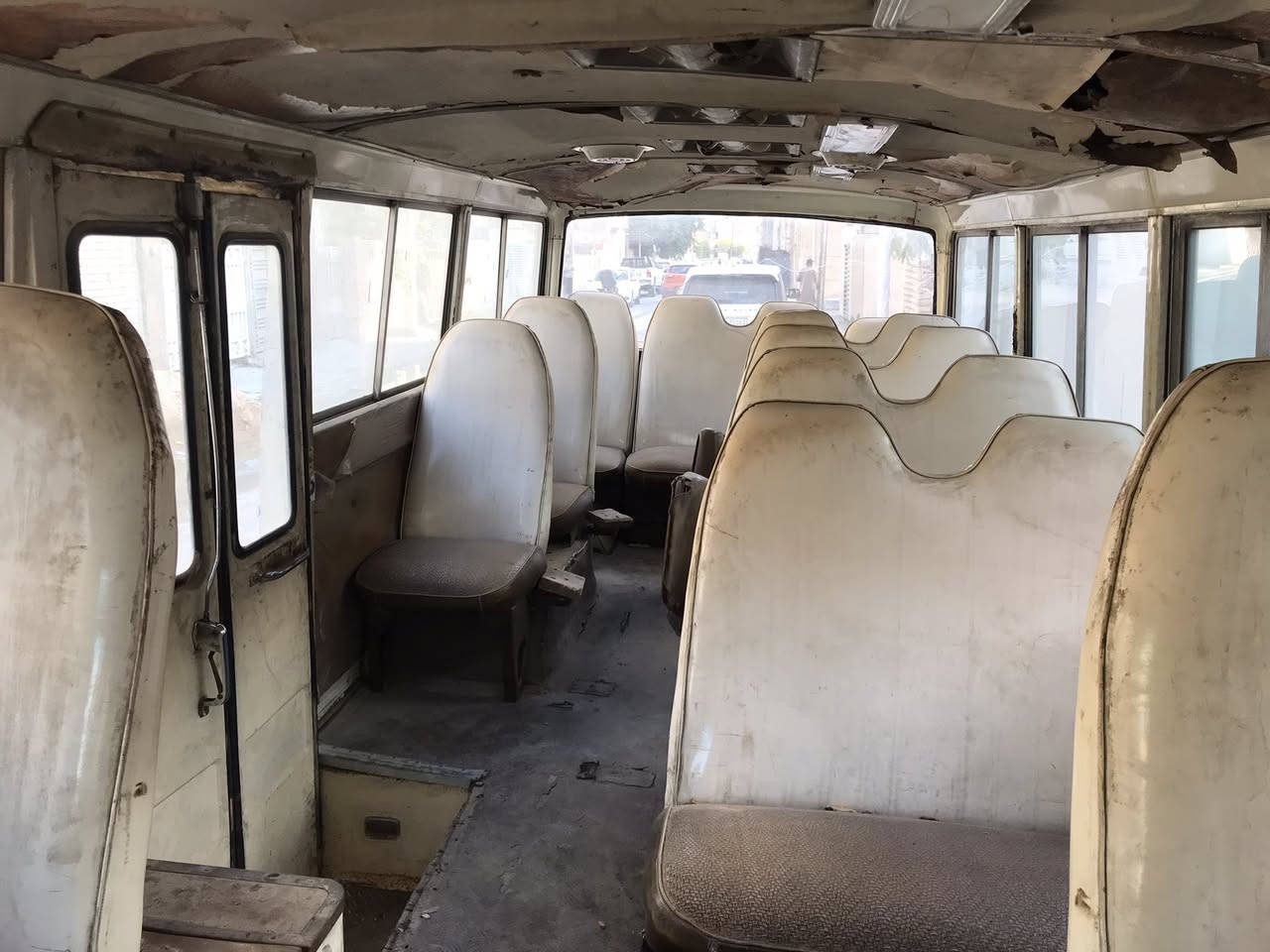 كوستر للبيع مكينه كاز  رقمها انبار احمر مكينه جديده ودوشمه نضيفه اخو الجديد  مكانها بغداد  السعر ٣.٥٠٠ وبيها مجال الشراي يتصل ع***********
