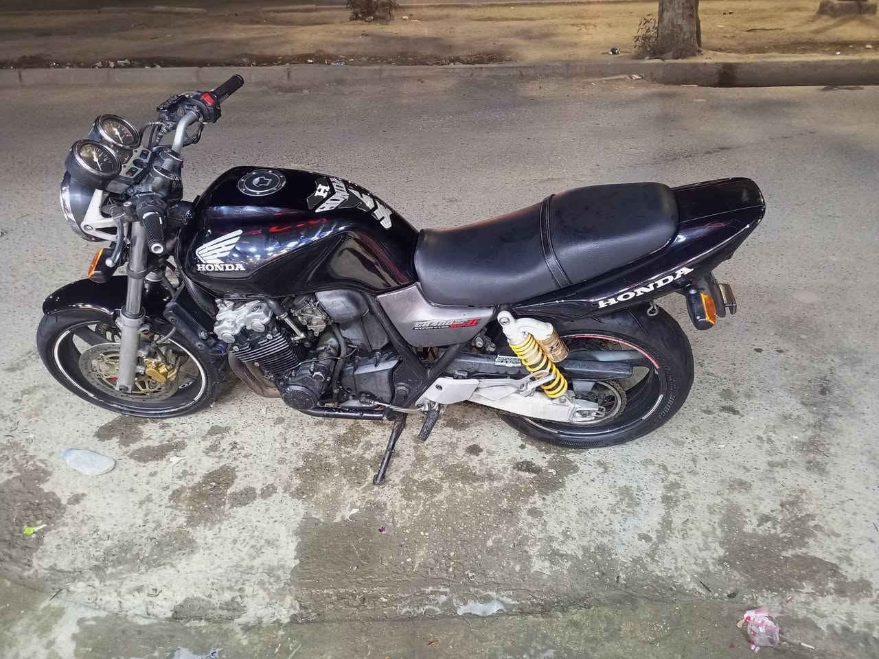 اسلام عليكم
دراجه سي بي فور 400 
موديل 2004

هايبرد 16ولف نظيفه كدام عينك 

كهربائيات شغاله صالنصة كاربون 

تايرات جدد كدامك

اوراق كامله  مكاني ديالى بعقوبة الجديده اي استفسار اتصل وتدلل ***********
