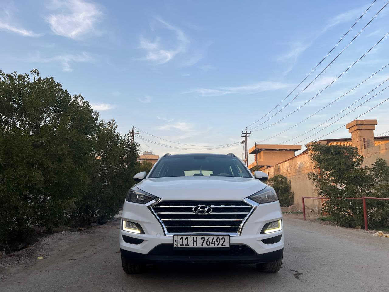 هونداي توسان خليجي 
موديل ٢٠٢٠
رقم بغداد الماني بسمي 
لون ابيض 
٤ سلندر ٥ راكب 
فوووووول مواصفات ١/١
بصمتين: تشغيل وتقفيل 
بنورمااااا طكتين جام 
بردات خلفية اصلية 
كشنات جلد اصلي لونين 
كشنات ٢ كهرباء 
تشغيل عن بعد 
شاحن وايرلس 
شاشة كبيرة اندرويد 
كامرة دوارة اصلية 
مري شفط مع القفل 
حساس امامي وخلفي 
نظام ايكو درايف 
تحكم استيرن فول 
حاكية : ابلوتوث: اوكس 
شاشة اعطال بلدشبول 
كيجات السرعة زئبقية 
جي : بي: اس: خرائط طرق 
اريل اسود طيارة
هند بريك برجل 
تبريد ابيانو لمس 
تبريد قطعتين ثلج 
لد امامي وخلفي 
لايت زنون اصلي 
اضواء ترحيب بليدات 
علامة سورنتو بلدوسة 
يدات نيكل اصلي 
اشاير بلمري 
٥ ويل كب ١٩
تخم تاير جديد لك 
ماشية ٦٠ اصلي على ايدنا 
كير ومكينة وصدر وحدادية وتبريد كفالة عامة
بدون ضربة وتبديل واشخوط وبارد وصبغ عدى اشوية صبغ براس البنيد شبرين سيارةجديدة مال شخط بدون اي ضربة
السعر ١٨٨$
***********
