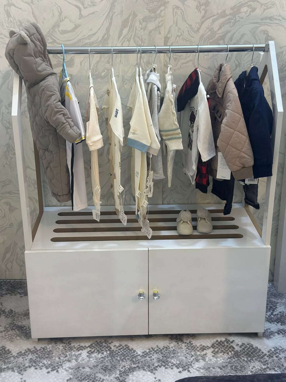 غرفة طفل للبيع سرير ومجرات وستاند خشب ثكيل والسرير يكفي لعمر سبع سنوات واكثر  السعر جدا مناسب مقارنة بنظافتها وجوده الخشب


**إذا كنت صاحب هذا الإعلان وتريد حذفه لأي سبب، رجاءا أرسل رسالة إلى الدعم الفني**