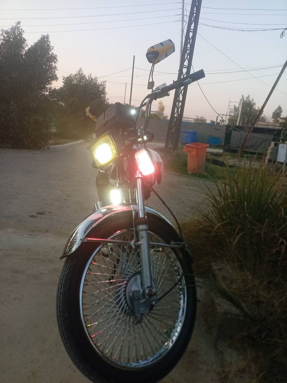 السلا عليكم🏁 دراجه نامه موديل 2020🍃 شرط مره وحده مفتوح المحرك كلها شرط🌏 شلعه معدل كهربايات مبدل بستم فقط خير من الله شويه تعتاز ترتيب مكان الدراجه العلم🌏 السعر 300 وبي مجال ***********
