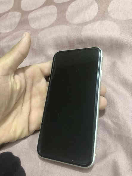 سلام عليكم ايفون ١١مامفتوح ذاكرة 128بطارية 75سعرة 200الف بكاني بغداد الشعلة رقم ***********
