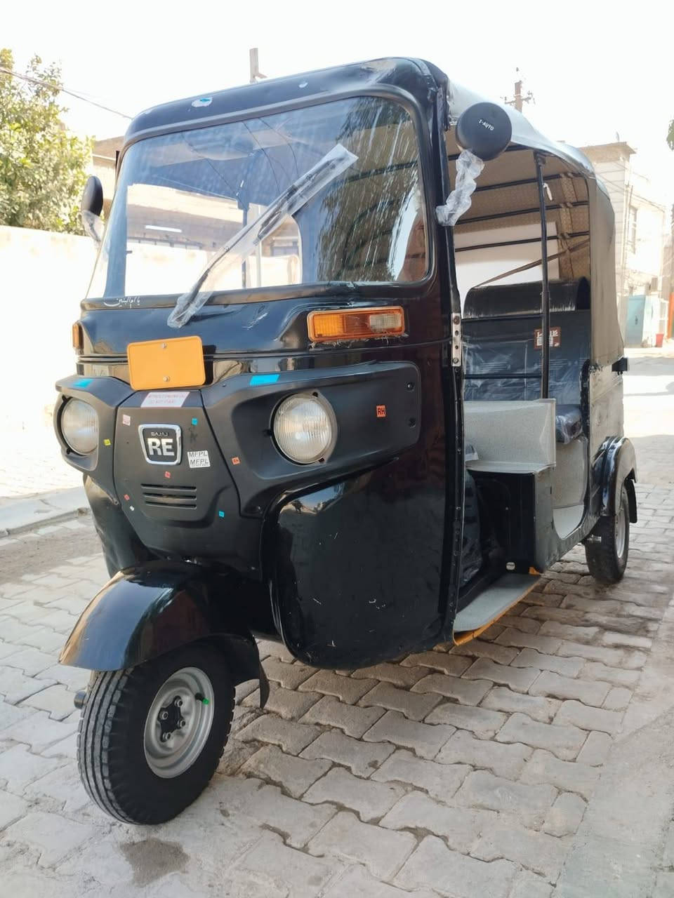 سلام عليكم تكتك موديل 2020 شهر ال11
تكتك رقم وسنويه رقم انكليزي تحويل ثاني يوم تخم تاير جديد دوشمه وسفريات جديد
لا ضربه لا صبغ لا معجون بيها لغد موضح بل صور المكان بياع الشهداء
للستفسار ***********
