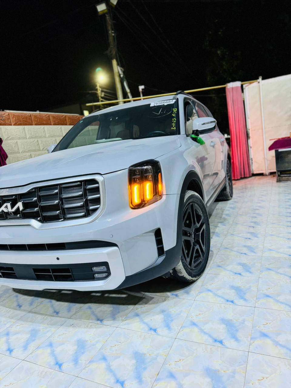 كيا تيلورايد 2023 SX XLIn
1-حجم المحرك 6 سلندر 3800. 

2-عداد المسافة 41 

3-بصمة ابواب وتشغيل عن بعد. 

4-زينون عالي ناصي آصل. 

5-فتحة سقف. عدد٢

6-رادر جانبي مانع اجتياز. 

7-فور ويل درايف 

السياره مختومه XLIN خلف الصندوق والكشنات 

8-تحديد مسار. 

9-كامرات محيطية. 

10-حساس حلفي. 

11-شاشة كبيرة مع كامل ايعزتها. 

12-تدفئة+تبريد الكراسي الامامية. وخلفيه

13-تحكم ستيرن جهيتن. 

14خزن ميموري متكامل 

15-حساس خلفي. 

16-سستم صوت متكامل. 

17-كنترول تبريد خلفي منفصل. 

18-كشن سياحي. Vip. 

19-رادر محيطيه 360 درجه 

20-الكراسي الامامية كهرباء. 

21- ٧ راكب ٣ قطع تبريد. 

22-اشاير مري قابلة للطيء. 

23-مقاعد جلد حار بارد

24- خمس كامرات

25-

*وباقي الموصفات المعروفة في فئة SX XLIn 

السياره فول  مواصفات  

الضررر: فقط بارد حافه البنيد بدون اي صبغ 

 والباقي كفاله

مكان السياره حله مركز مدينه 

309$

 وبیه مجال 

————————————————————————

للأستفسار اكثر واتساب ***********

ملاحظه شباب السياره حادثه ورقم شاصيها كدامك غراضها لاماميه نصها جايه ويها بس شد مشدوده ونص اشتريته منا 

شوفها ودكها وين ما تريد وتاكد منها وتصل سعرها بيه مجال السياره بدون رقم تترقم جميع المحافظات
