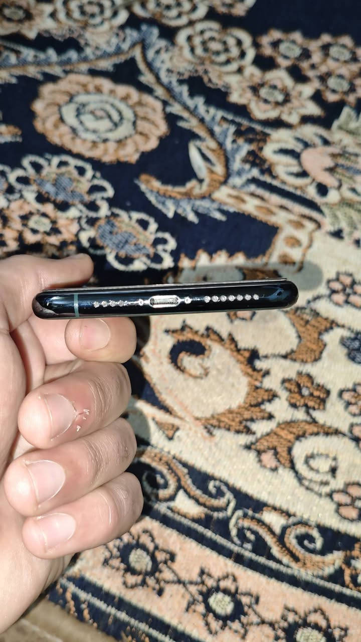 ايفون 11 برو ماكس 

ذاكرة 256 

لون زيتوني 

بطارية 71 

كارتونه موجوده + حافضات هدية 

شرط مكفول ما مفتوح ولا مبدل بي شي وشرط الفحص على الحاسبه 

لا شخط ولا كسر ولا مبدل بي شي 

السعر ( 380 الف)  وبي مجال للشراي ويريده صدك 

الرقم واتساب (***********)
 والخاص مفتوح هم
