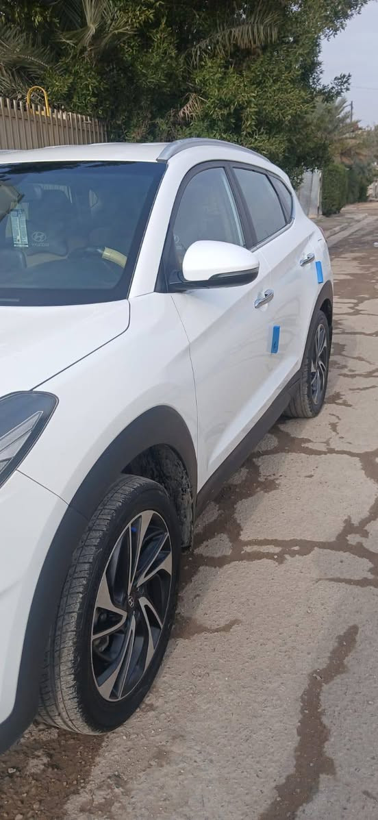 السلام عليكم للبيع توسان خليجي ٢٠٢٠ السياره مكفوله كفاله عامه ولسونار بلمنشور ماشيه٨٧ الف كم  السياره بصمه وخمس عدسات كشن كهرباء مري شفط وبعد بيه موصفات السعر ١٩٤ وبيه مجال بصيط للستفسار *********** بغداد الطالبيه
