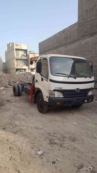 هينو ٣٠٠ • جديدة • بدون تحويل