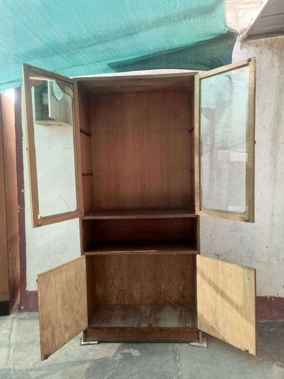 للبيع نضيف مابي اب شي عرض مترين ارتفاع مترين 18 سنتيم سعره 150الف مكاني كركوك حي نصر للاستفسار ***********

