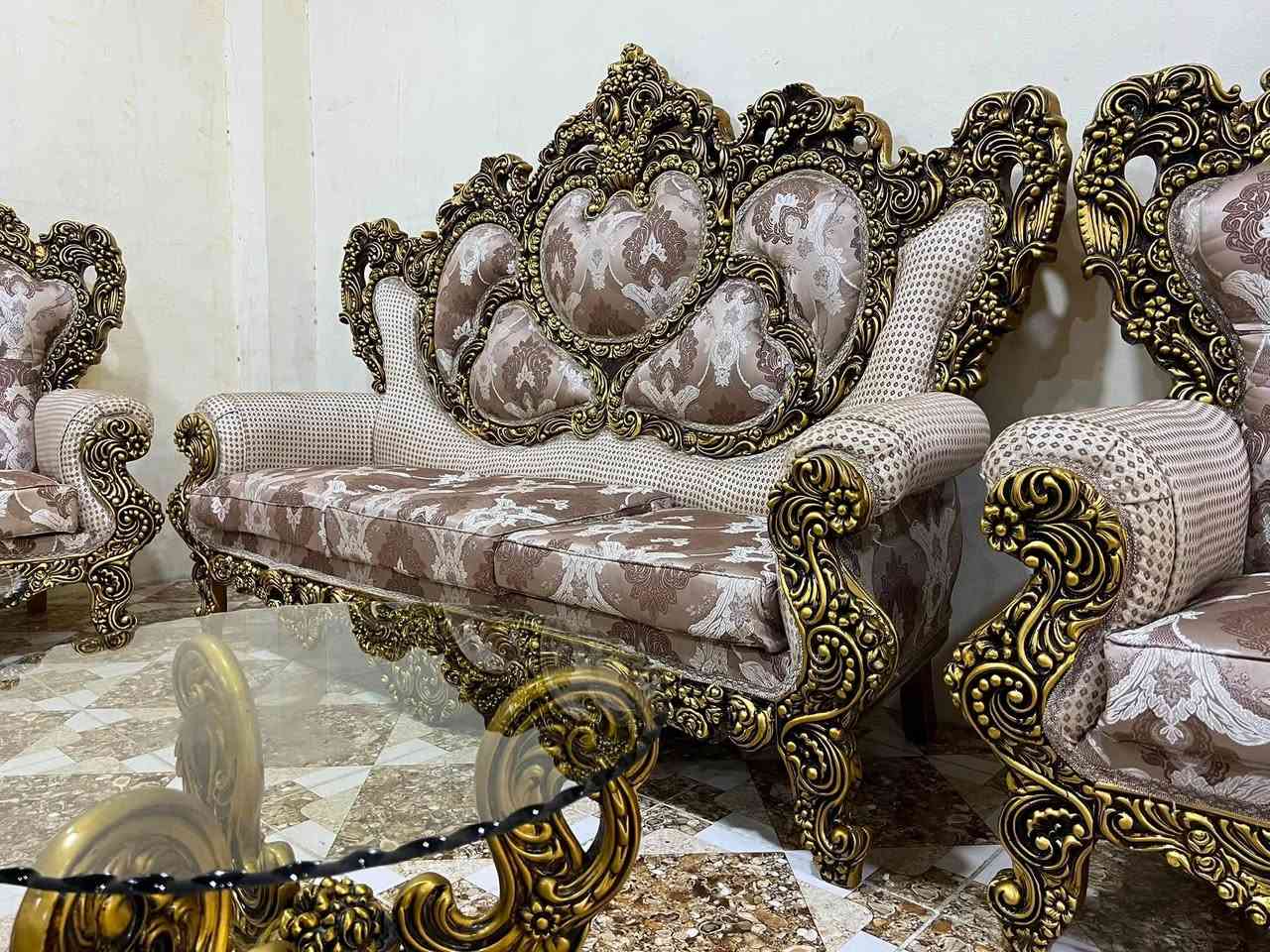 ئةم تاقم قةنةفة كلاسيكيية 
بؤفرؤشتن ميزوتةپلةكةكانيشي 
لةگةلاية 10نةفةريية بيعيبة 
بةلؤكي ماوةتؤ مالي دؤستة
ژم***********
شوين كةلار

