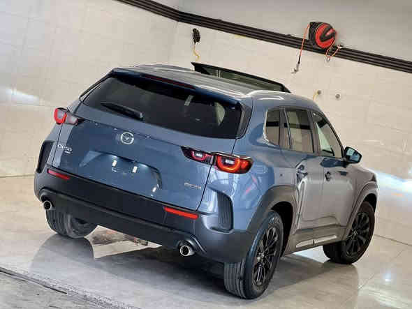 MAZDA CX-50 2023 – S Preferred Plus AWD
وارد أمريكا – رقم الشاصي 7MMVABCM8PN124768

المواصفات:
 • محرك 2.5L Skyactiv-G بدون تيربو – 187 حصان
 • قراءة 25,000 ميل
 • اللون الخارجي: سمنتي
 • الداخلي: جلد + قماش أسود
 • السعر: 19500$ (قابل للتفاوض البسيط بعد المعاينة)
 • بدون رقم – يترقم بالمحافظات الشمالية (كلفة الرقم 1500$)

الإضافات:
 • فتحة سقف بانوراما
‏ • AWD فورويل
 • صندوق كهربائي
 • شاشة كبيرة + CarPlay
 • تبريد أمامي وخلفي (8 مخارج)
 • مقاعد جلد كهربائية مدفأة
 • نظام النقطة العمياء + عدم الانحراف
 • كاميرا خلفية عالية الدقة
 • حساسات مرايا
 • هاند بريك بصمة + Auto Hold
 • مصابيح LED / زينون
 • ويل كب أسود

الملاحظات:
صيانة كاملة – تغيير الحدادية الأمامية جهة السائق بالكامل (صطاب، أكسل، بولبرن، دبل، رط، عمود ستيرن + تبديل زيت وفلتر).

الموقع: أربيل
للتواصل: *********** (واتساب / فايبر)

