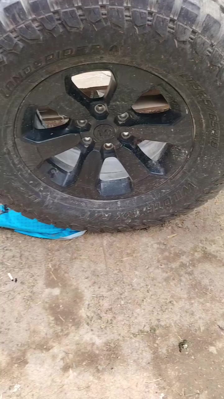 السلام عليكم شباب عندي هذا التاير هو ويله تاير جديد قيم بلي يرضي الله لان ما اعرف سعره


**إذا كنت صاحب هذا الإعلان وتريد حذفه لأي سبب، رجاءا أرسل رسالة إلى الدعم الفني**