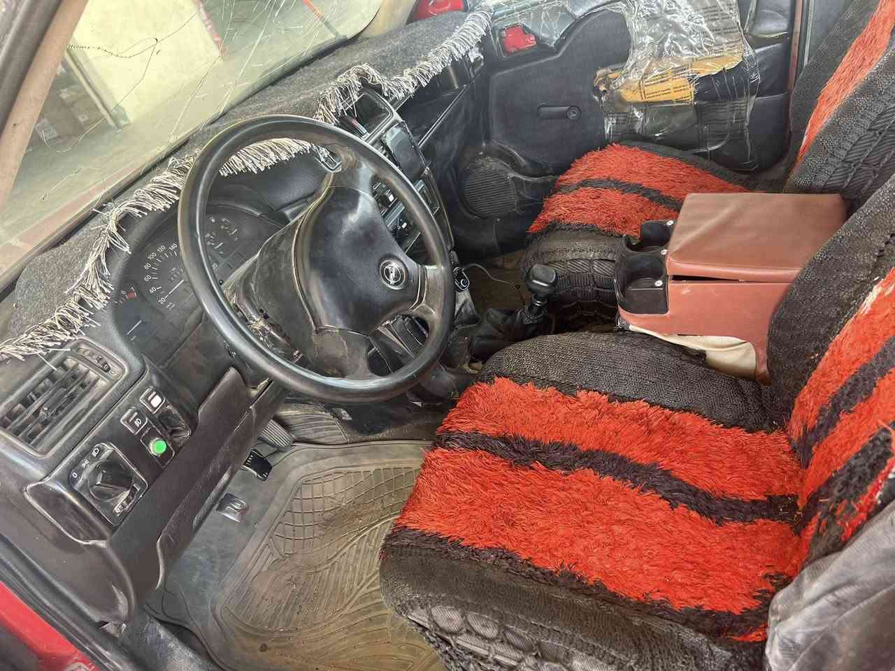 اوبل فكترا ماعرف شكد موديلها
كير محرك زربه بس يمشن 
صدرها من تظرب طسه يكول اخ
مابيها بس التواير زينات 
سعر 16 وبها مجال 
رقم فحص صلاح الدين 
صاحبها موجود وعندي وكاله بيها 
***********
