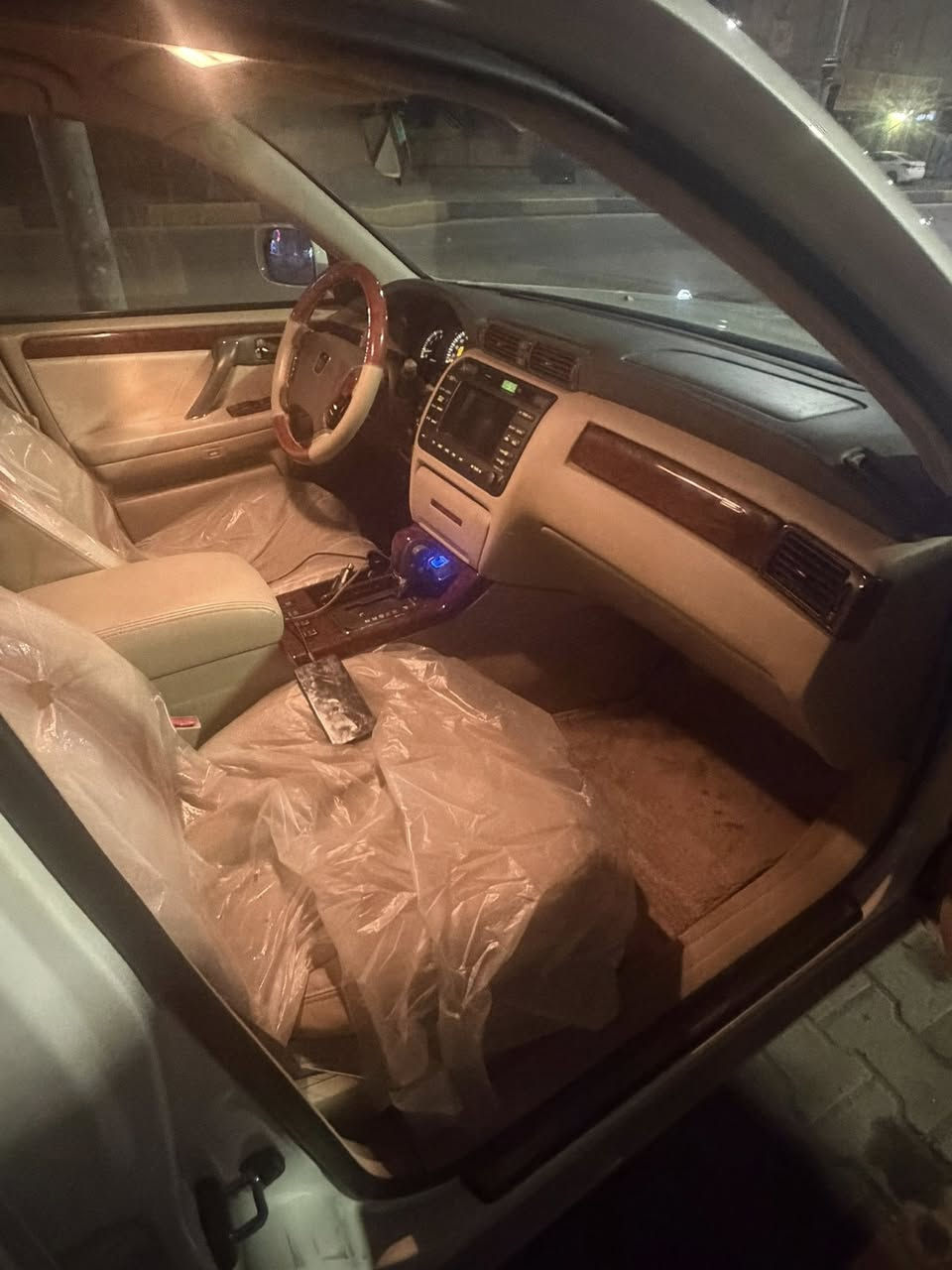 السلام عليكم
جنون (ملكه) للبيع 
مديل 2001
دخول جديد مزاد 
رقم بصره جديد هزه جديد بسمي سنويه 2030 
4 دكم  فول  ماعده الفتحه 
رادار 4 كشنات كهربائي تحكم ستيرن 
مدخل اواكس مع بلوتوث 
مكفوله من الكص ونقل الجثه 
حداديه فول ستوه نافظها 
مشط جديد 
لايد زنون عالي ناصي 
السياره جديده احله من الصور ماناقصه ربع ذب عليه 
اشاره بامرايه شفط 
ويل نفطي 
مكان السياره البصره القديمه كراج الجنابي 
السعر 178 $ 
رقم ***********
