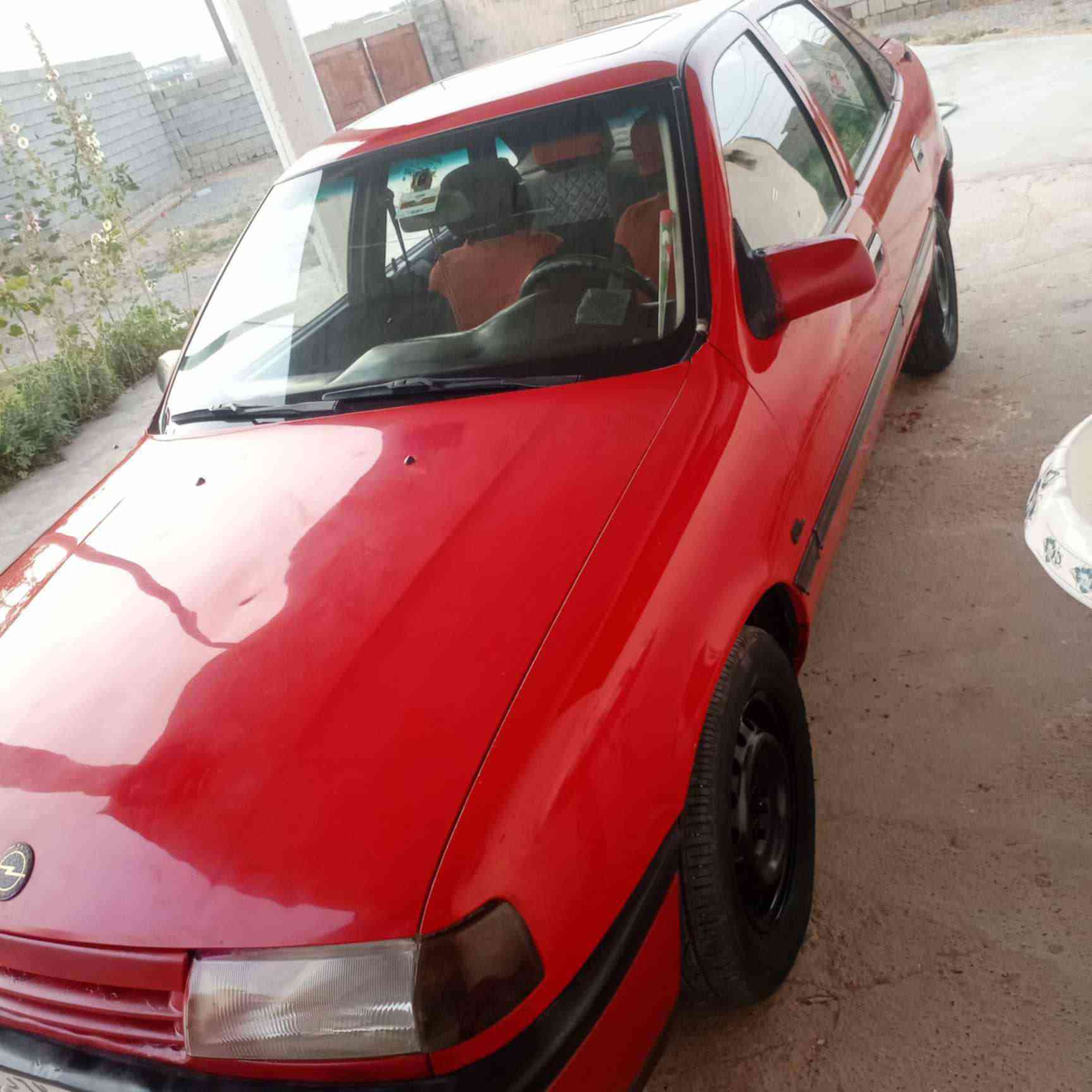 اوبل قكترا 16 قايش عريض باور  موديل 92 رقم كركوك مشروع وطني سنويه لل 28 شرط التحويل وكاله ما اسوي  السيارة كير ومحرك شرط كهربائيات كلها شغاله تدفئه شغاله قفل مركزي هلال واحد معمر السياره بيها صبغ رش البونيد بدون ضربه السيارة نضيفه وحلوه مكاني كركوك السعر 38 وبيها شي بسيط وترايك وين ما تريد رقم الموبايل ***********
