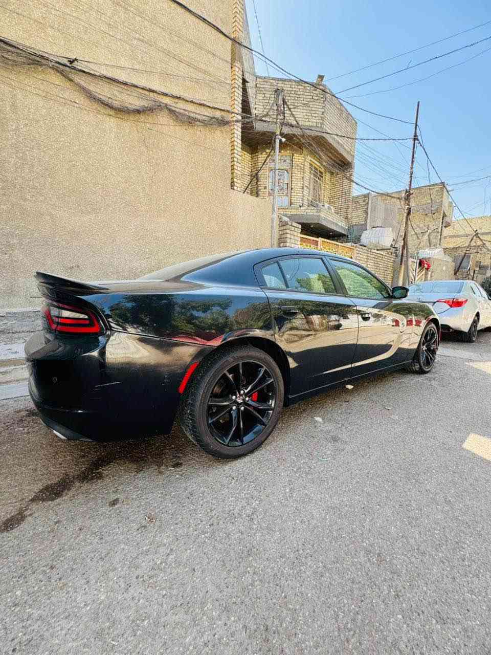 سلام عليكم 
چارجر للبيع موديل 2018 sxt رقم انگليزي بسمي السيارة ماشيه 140 الف كم استعمال شخصي حادثها موضح بالصور وصاير بيها شخط بالچاملغ الخلفي مرشوش والسعر 183 وبيها مجال بسيط 
*********** بغداد, العراق
