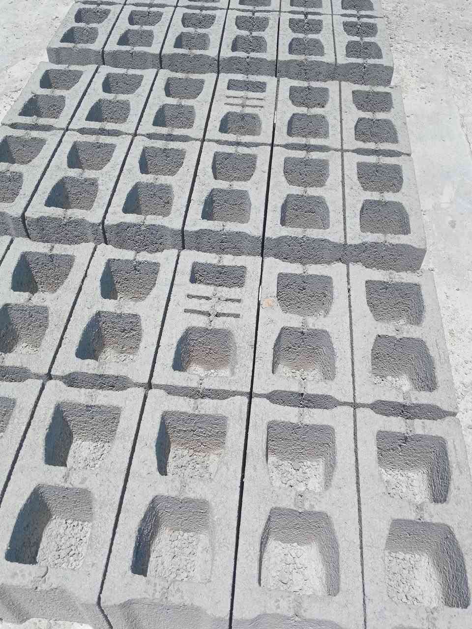يتوفر بلوك قلاب ثقيلة درجة اولى( الاسمنت 2كيلو)  العنوان الباوية سعر 1000بلوكة 450 مطروح بالمعمل بدون توصيل  ويوجد توصيل( بالرافعة او الوري)ب اسعار مناسبة جدا  ل كافة مناطق ديالى وبغداد 
للاستفسار ***********
