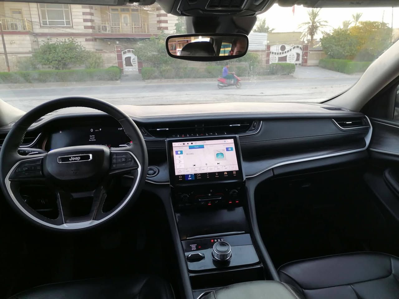 🚗 للبيع: جيب شيروكي ليمتد 2023
📍 مكان السيارة: الديوانية
📞 للتواصل: ***********
💰 السعر: 325 ورقة – قابل للتفاوض
📊 المسافة المقطوعة: 16,000 مايل فقط
🛠️ المحرك: 6 سلندر – 3600cc

⚙️ المواصفات (فئة ليميتد):
• مقاعد جلدية فاخرة
• مقاعد أمامية وخلفية قابلة للتدفئة
• فتحة سقف بانورامية
• 7 مقاعد
• نظام دفع رباعي (4WD)
• تشغيل عن بُعد
• بصمة تشغيل
• بصمة أبواب
• شاشة وسطية كبيرة تدعمApple CarPlay
و Android Auto
• كاميرا 360 درجة
• باب خلفي كهربائي
• مصابيح LED أمامية وخلفية + أضواء ضباب
• مرايا جانبية كهربائية + نوافذ كهربائية بالكامل
• مقاعد فخمة 
• ناقل حركة ماوس 

⚠️ أضرار السيارة:
• وارد أمريكي
• صبغ البنيد والجاملغ
• تبديل باب السائق أصلي بنفس اللون
• صور الحادث مرفقة مع الصور

📌 تفاصيل إضافية:
• السيارة دخول جديد بدون رقم
• تترقم في جميع المحافظات عدا الإقليم
• لون السيارة: برغندي كرزي

📞 للتواصل: ***********

💰 السعر: 325 ورقة – قابل للتفاوض
