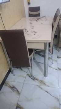 ميز طعام • يتكبر ويتصغر • نضيف جدا