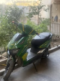 دراجه سكنس شحن تاركها ولكيت بطارياتها هابطات كلهن عدد البطاريات 6 ولدب...