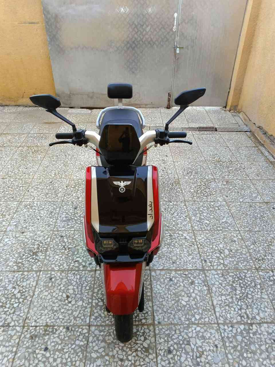 السلام عليكم دراجه شحن للبيع
سويج عدد 2
بصمه عدد 2
6بطاريات
اشاير يمين ويسار 
دبل اشاره 
لايت عالي وناصي 
شاشه تضهر فيها الشحن والعطل الي يصير بالدراجه 
دراجه نضيفه وجديده بيه فقط بطاريه وحده واكفه يرادله تبديل 
سعر 750وبيه مجال 
مكان بغداد مدينة الصدر 
للاستفسار ***********
