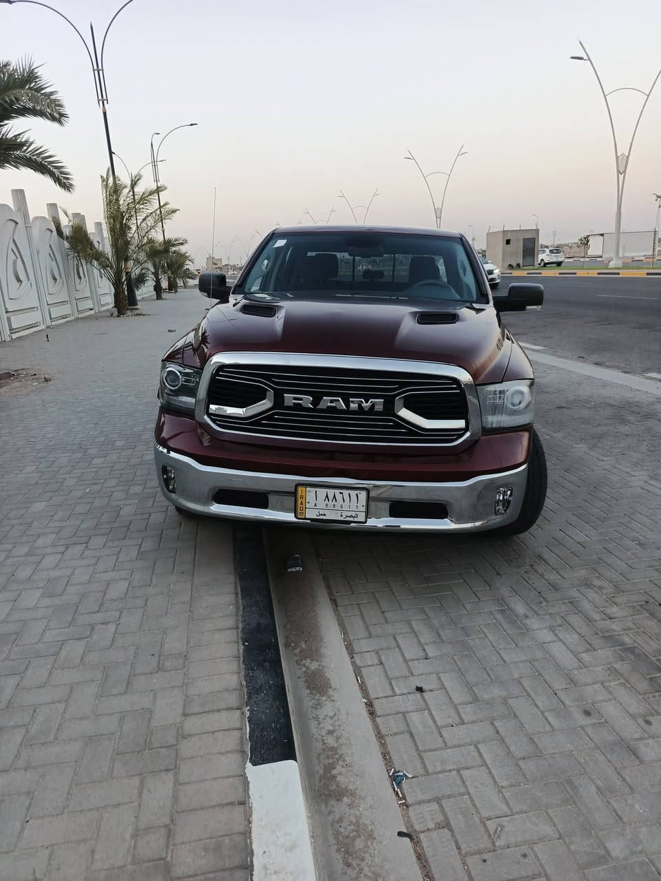 السلام عليكم                 
رام كلاسك 2019 
فول سياره ورد مريكي 
حادث جاملغ وبنيد 
سياره بيه صبغ جم قطعه جماليه جديده بدي طويل وباب طويل منضومه غاز كامله  
ويل سعره 750 تخم تاير بلكرتون جديد سياره جهازه الخير مكينه كير بلكرتون شرط 
مكينه 8 حداديه جديده عليه دامه كامله مكان بصره القبله
السعر 165 وبيه مجال سعر مناسب 
 *********** السفسار
