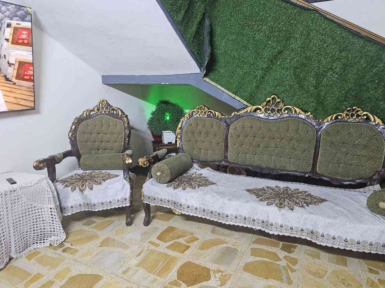 السلام عليكم تخم عدد 2للبيع
التخم الواحد مكون من 10مقاعد زان ابو التاج ملكي 
نظيف السعر 750لكل تخم للاستفسار الاتصال ***********

