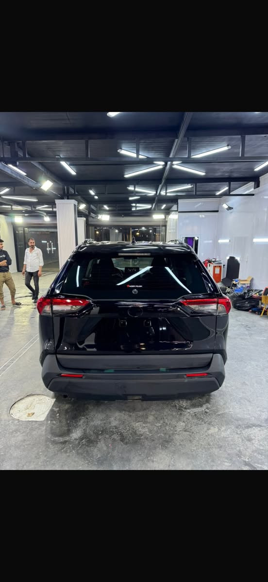 للبيع راف فور هايبرد
مصبوغه عام

موديل 2021
السعر160 وبيها مجال

***********
