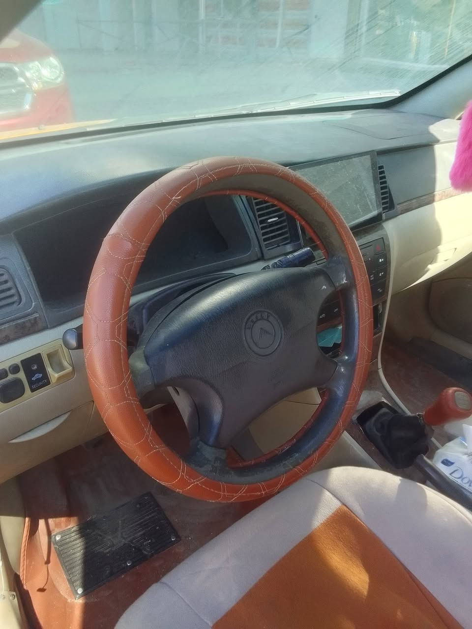 السلام عليكم من رخصه مدير لكروب المحترم متاح جيلي اف سي مكينه الماني كير عادي لايت زنون مع بلوجكترات زنون شاشه كامره خلفيه رقم بغداد انكليزي تحويل مباشر سعر 38 وبيه مجال استفسار  ***********
