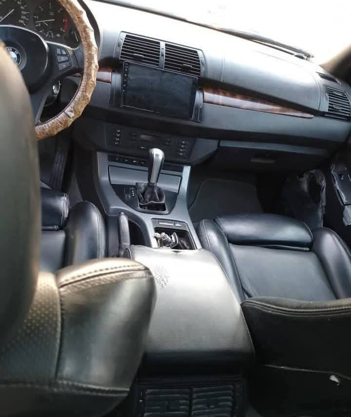 للبيع او مراوس بي ام فئه X5 موديل 2005
صبغ عام جماليه مكفوله من
 عيب الشرعي
 مكينه 8سلندر 45 باخره مكينه وكير جدد
 كير 6نمر عادي اوتو
 حداديه جديده
 باتري جديد
 فتحة سلايت كراسي كهرباء 
استيرن كهربائي ميموري
 خزن حساسات اماميه خلفيه
 ويل 20تخم كامل مع تايرات جدد 
 تحكيمات الكراسي 
ابطاين  البيبان 4جدد
 كشنات جدد
 حداديه جديده
 باتري جديد سياره جاهزه ومال جناي 
مكان سياره حله مركز ***********بيه واتساب
