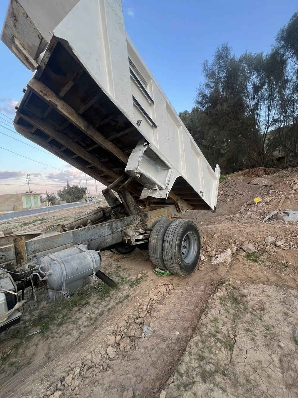 السلام عليكم قلاب ڤالڤو للبيع جاهزه للعمل رقم فحص صلاح الدين شرط تحويل صاحبها الشرعي موجود كير محرك اكسل شرط بودي مايلر جديد  جاهزه للعمل للاستفسار /***********
