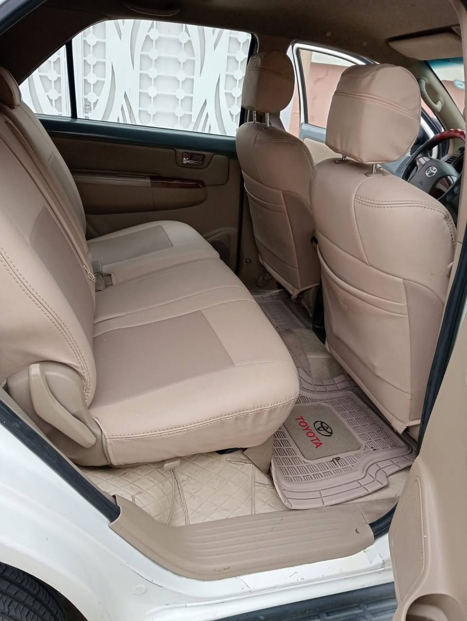 تويوتا فورتنشر 2013  تويل بدون صبغ سياره ماشيه 400 سنويه جديد بسمي دفتر بانزين مكينة ممفتوح سعر 210 عنوان كركوك للستفسار *********** كركوك, العراق
