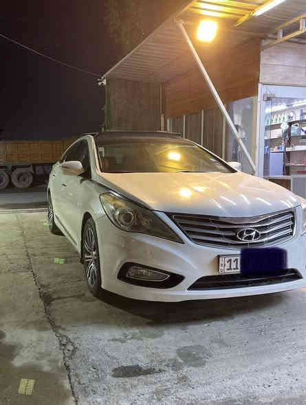 السلام عليكم 🫡 
هيونداي ازيرا خليجي موديل 2014 السياره ماشيه 71 الف كلش جديده وبدون اي نقص جاهزه من كل شي السياره اعلى فئه بالمواصفات باناوراما 3 بردات خلفيه تدفئه كشنات تدفئه ستيرن  حساس امامي خلفي لايتات زنون كشنات كهرباء وبعد بيها كلش هوايه مواصفات حجم المكينه 2400 اربعه سلندر السياره بيها صبغ حزام اثر طخات بسيطه وشخوط مكفوله من اي حادث كير ومحرك وصدر وتبريد كله جديد مكان السياره حي الاعلام السعر 108 وبيها مجال *********** بغداد
