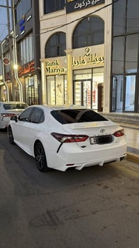 كامري 22 موديل 2022 السياره داخله كلين ابيض ثلجي موصفات SE تحكم استيرن...