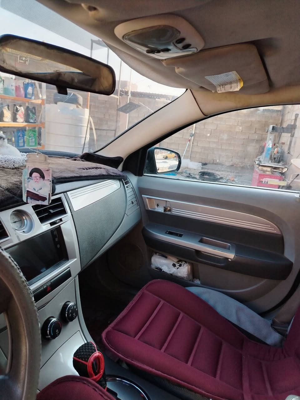 للبيع سي٢٠٠ موديل ٨
محرك وكير جدد ٦ سلندر  مصبوغه عام اثر جراد
بيها ضربه بالجنطه  كشنات جلد فتحة سقف كهربائيات كلها شغاله تدفئه تبريد رقم انكليزي باسمي سنويه ٢٧
سعرها 55 مكانها واسط 
***********
