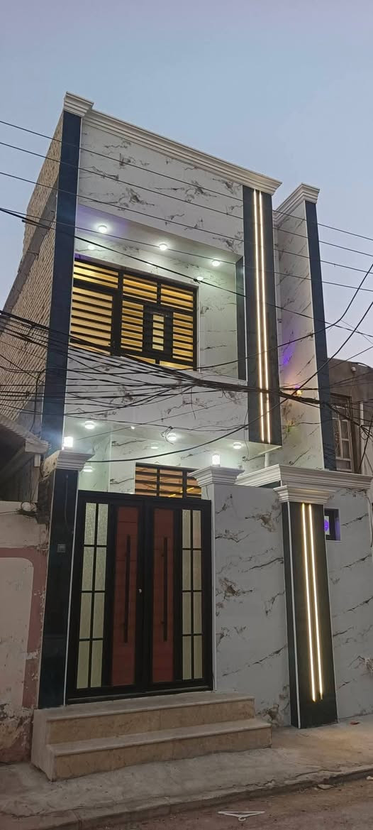 دار للبيع مساحه 100 مترحي الوفاء منطقه الاربعين الف شارع 10 طابقين غرف 3 صاله 2 مطبخ صحيات عدد ثلاثه استقبال مفتوح علا الصاله سقف جمس ارضيه مرمر سعر البيع 165 بي مجال اتصال بالمكتب اوخاص واتساب موجود ***********ابومنتظر
