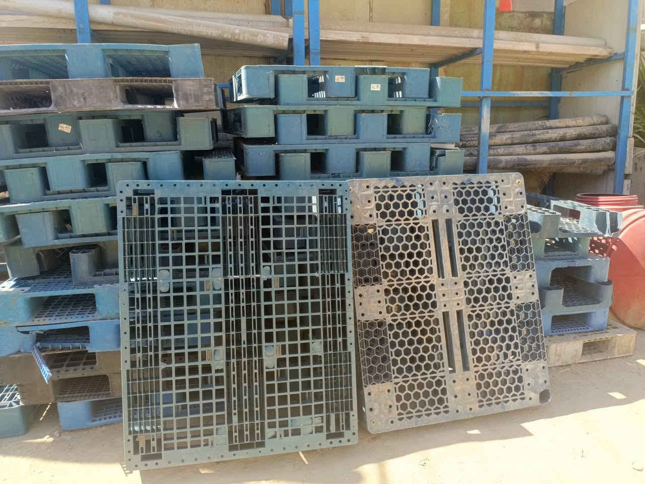 متوفر سكيب ازرك للبيع متر بمتر ٢٠ 
***********
المكان حله
