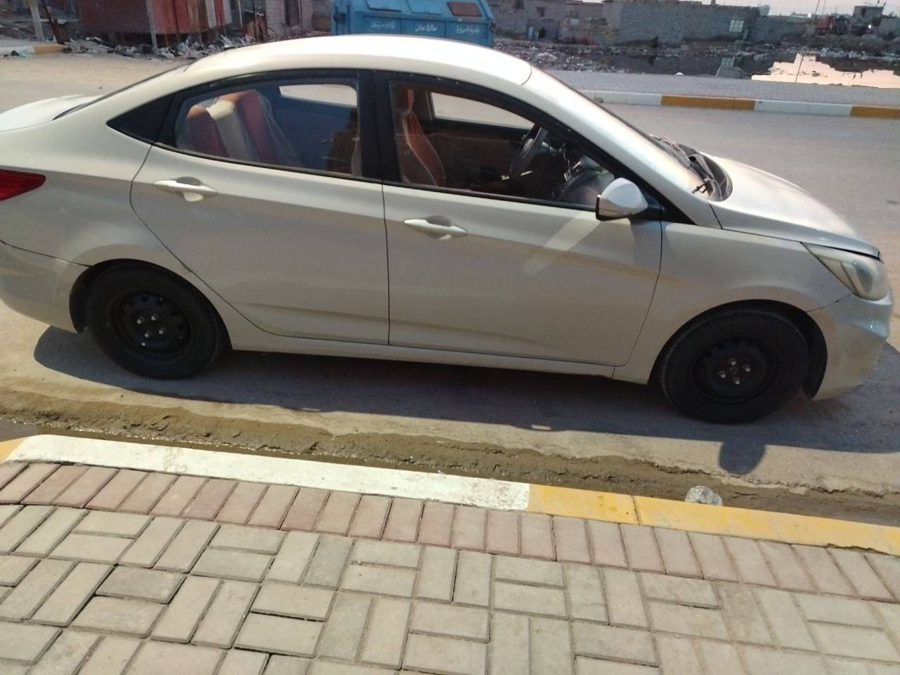 سلام عليكم للبيع اكسنت 2016 خليجي
مكينه 1400  السياره خير من الله رقمها مثنى ضربتها جاملغ امامي  مبدل وباب خلف السايق مرشوش
مكان السياره بسماوه سعرها 85 وبيها مجال للشراي  ***********
