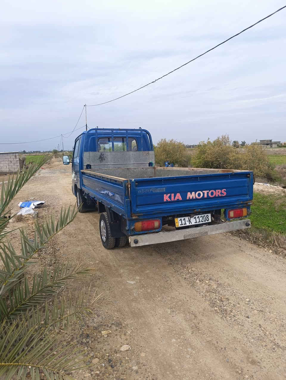 السلام عليكم للبيع كيا ام عيون موديل2002رقم بغداد أنكليزي محرك كير اكسن شواصي  صدر أمامي خلفي كهربائيات خير من الله سياره جديده جاهز من كلشي عنوان بغداد المحموديه
السعر 78 وبيه مجال حك الجيه
للاستفسار ***********
