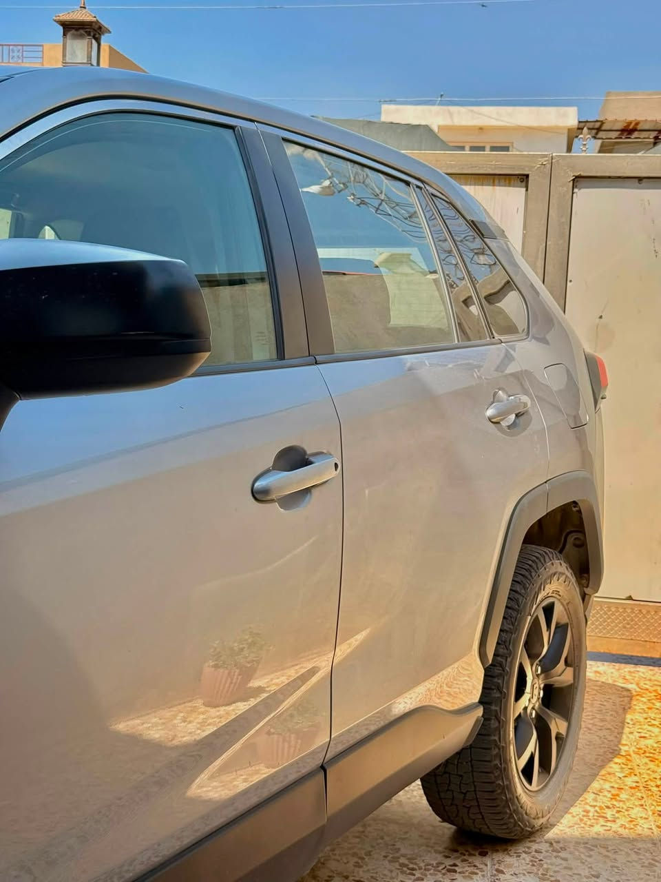 السلام عليكم 
للبيع راف فور RAV4 
موديل 2022 اللون سلفر 
مواصفات LE المعروفة 
السيارة ماشية (54mi)
رقمها سليمانية الجديد 
اربع تايرات جديدة 
رادار امامي - تحديد مسار - أوتو هولد - سايد بريك كهربائي 
النوافذ فتح وغلق أوتو - لايت LED -تحكمات ستيرن 
و بعد مواصفات كثيرة 

الضرر : هلال الجامرلغ الامامي السكن بي معجون + صبغ 

و باقي السيارة كفالة عامة من الضرر و الصبغ و المعجون 

عنوان السيارة كركوك -طريق الدبس - قرية باجوان 

للاستفسار اكثر الاتصال على الرقم الموجود 

           ***********
