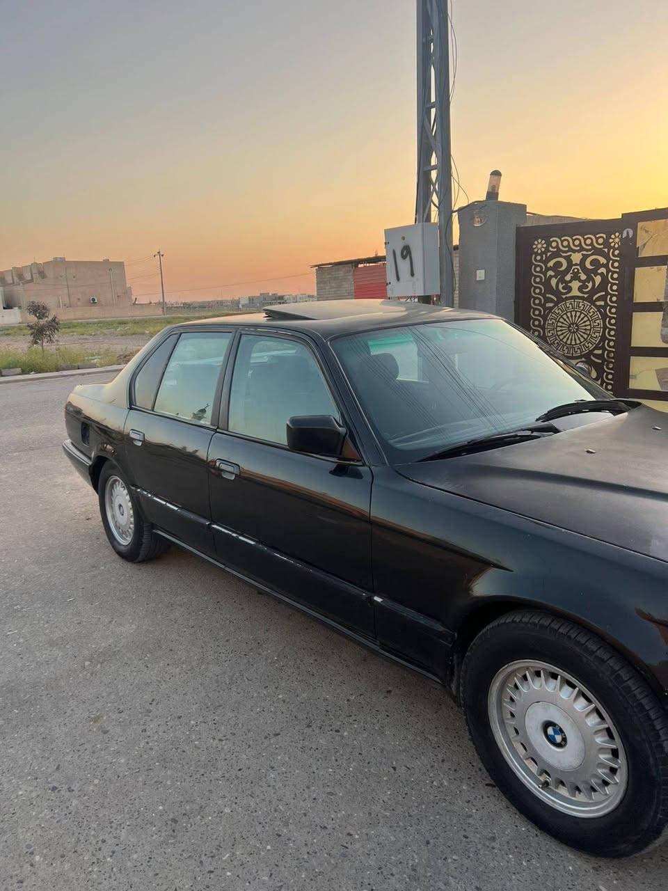 بي ام
موديل 1991 
محرك 6 
سلايت شغال
تبريد ثلج 
كير جديد 
سيارة بلادية
رقم كركوك الماني 
سعر 40 وبيها مجال 
مكاني تكريت ***********
