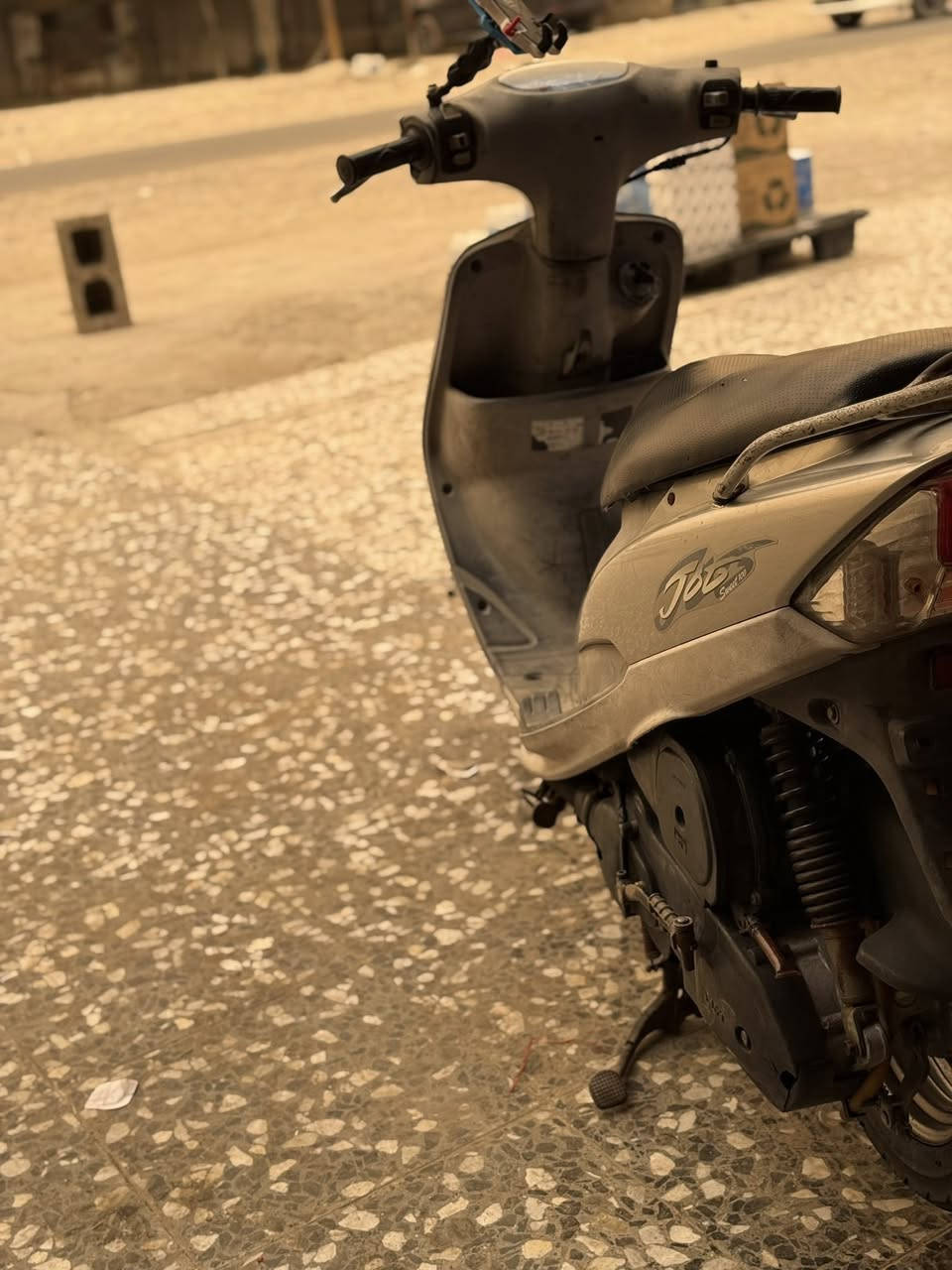 🏍️ للبيع | دراجة ماكس ياماها (الملقبة المنغولي) 🏍️

✅ دراجة رمبة، ما صارلها أسبوعين من نازلة
✅ أوراق كاملة (منفيس ومكاتبة باسمي)
✅ بحالة جديدة جداً وجاهزة للاستخدام
✅ تاير باكستاني ستوني جديد شاد بـ 40 ألف
✅ عداد الكيلومتر شغال
✅ جميع الكهربائيات شغالة
✅ بطارية ستوني جديدة
✅ مبدل دهن أم زويل
✅ لايت زنون
✅ موديل 2007

🔧 الماكينة بلدية وناعمة جداً، افحص بأي فيتر وتأكد بنفسك.
🔧 الدراجة جاهزة وما بيها نقص برغي واحد.

💰 السعر: 900 ألف دينار
🔹 بيها مجال بسيط للشراي الجاد.

📍 الموقع: بغداد - الشعلة
📞 للاستفسار: ***********

ملاحظة: الرمبة المعروفة سعرها يوصل 950 ألف، واغلب الدراجات تحتاج صرف إضافي (دهن، بطارية، تاير وغيرها)، أما هاي جاهزة بالكامل للاستخدام. ✔
