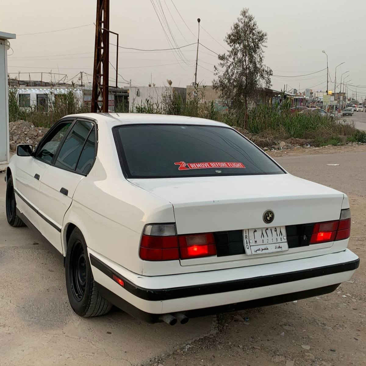 بي ام دبليو 1991 موديل  525i 

محرك 25 مسكر فاينوس 

اصل مسكر 

باتري جوه الكشن 

كير عااادي جاترك 260 

شورت شفت وقبضه رياضيه

ويل رنك وتخم تاير انتاج جديد

4 جام كهرباء 

لايتات دخاني 

السياره بيها ضربه جاملغ خلفي جهة السايق وطخه بسيطه بجاملغ الامامي جهة السايق

المحرك بي رنكات وتنقيص كلش قليل 

رقمها بغداد وبسمي ثاني يوم تحويل 

مكانها بغداد

للاستفسار 

***********
