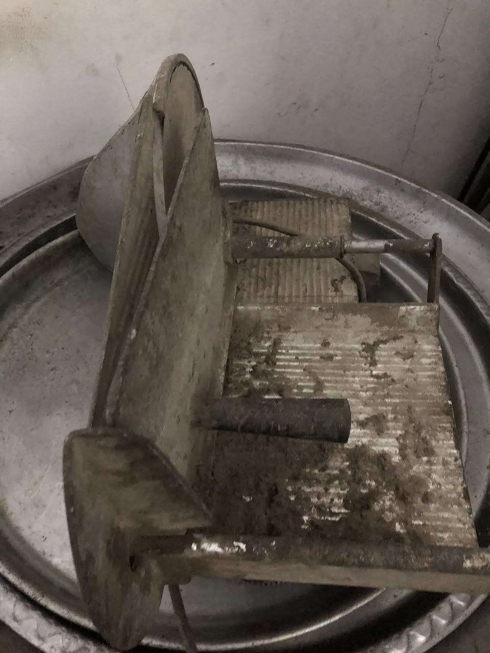 مكينة ثرم مقبلات شغالة ٧٥ جدر ضغط حجم كبير ٧٥ مكينة تشريح لحم كص شغالة ٧٥ مثرامة لحم حجم٣٢ بيهة عطل ٥٠ المكان الحرية *********** واتس اب
