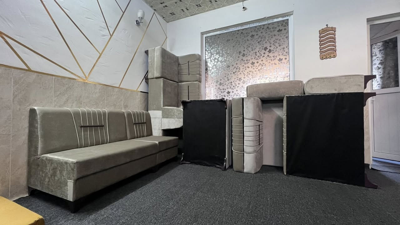 مرحبا للبيع تخم قنفات جديد ما مستخدم ابدً (14) نفر مسوي على ايدي وسفنج احسن نوعيه زاويه بي عدد (2) ولون مالته يخبل متغير يصير وشرط ما مستخدم ابدً سعره 350 الف 

اربيل هفلان مكاني 
***********
