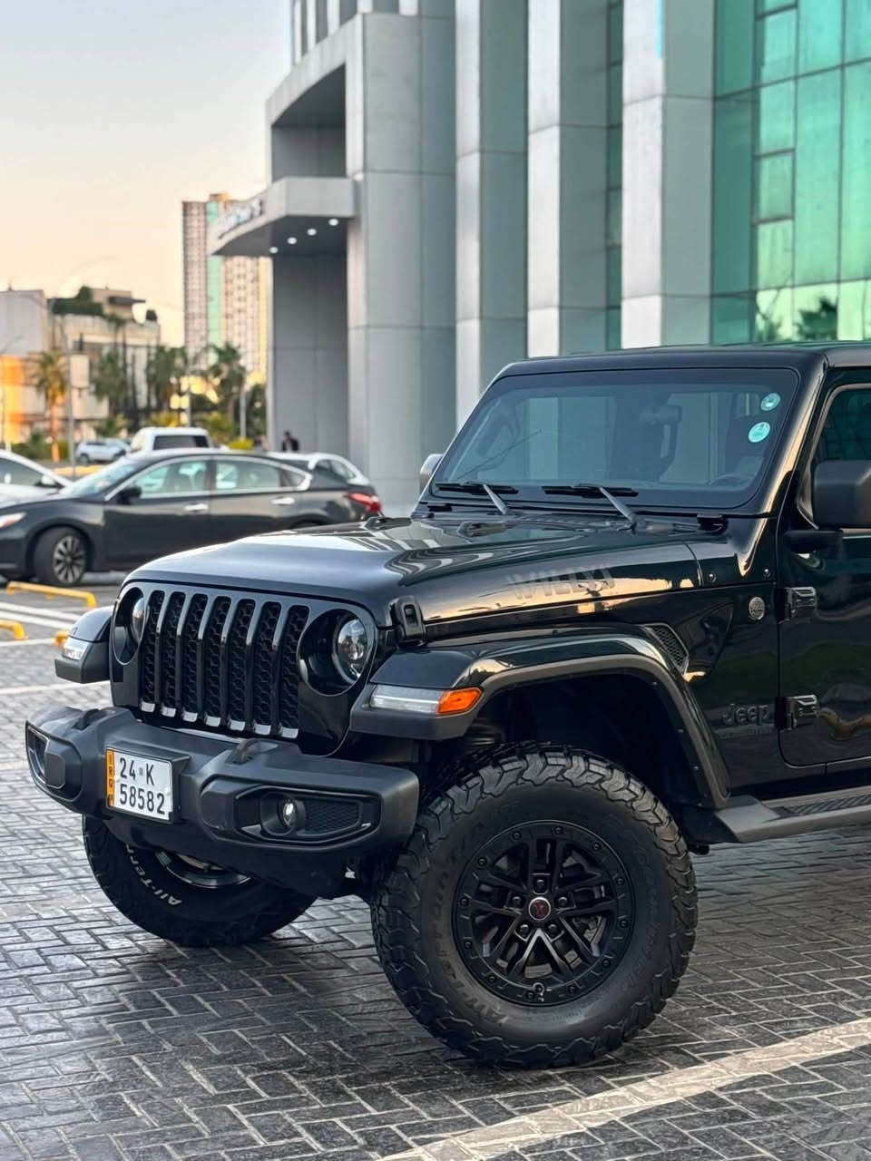 السلام عليكم
👑JEEP GLADIATOR 👑         

جيب گلاديتور 🖤🥋

لون مميز🫡 

اسود بويه اسود⚫️

رقم وسنويه جديد 

هزه وفحص كله جديد

‏‎الموديل:2022

‏‎المحرك : V6.  3.6L .

‏‎العداد. 43000 ميل

السياره كلين
الضرر حافه البدي جوه البكلايد على كد شبر اهنا مضروبه بدون دواخل سياره جديده بمعنى الكلمه  

المواصفات

*لايت وبك لايت لد اصل شركه
‏‎* دفع رباعي 4x4 .
‏‎* ويل للطرق الوعرة قياس 17 انج. 
*مقاس اطار 315/70/17
‏‎* مساحة تخزين اضافية تحت المقاعد الخلفية .
‏‎* شاشه 7 أنچ . 
‏‎* كاميرا خلفية مع امكانية التقريب (زوم) .
‏‎* حساسات خلفية .
‏‎* نظام (Auto Break System) مانع تصادم خلفي .
‏‎* مرايا مع خاصية التعتيم الذاتي  .
‏‎* تشغيل عن بعد .
‏‎* دخول ذكي (بصمة) .
‏‎* سقف 3 قطع قابلة للازالة .
‏‎* ابواب قابلة للازالة .
‏‎* زجاج امامي قابل للطي .
‏‎* غطاء للصندوق الخلفي قابل للطي .
‏‎* عزل كامل للصندوق والباب الخلفي مقاوم للخدوش .
‏‎* إضاءة داخل الصندوق الخلفي . 
‏‎* ماخذ للتيار الكهربائي .
‏‎* منظومة كاملة للقطر (السحب) . 
‏‎* نظام (Auto Start System) التشغيل والاطفاء الاوتوماتيكي للتوفير في صرف الوقود .
‏‎* محدد سرعة . 
‏‎* تلفون بلوتوث . 
💵💵السعر خاص💵💵
العنوان 📍اربيل
او اي استفسار الاتصال
☎️***********
☎️***********
