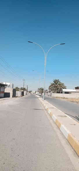 السلام عليكم 
بيت بمساحة 1000متر مكون من مطبخين حار وبارد 6×5
وثلاثة غرف 5×4 وهول 5×6 وربعة 5×8 وبيتونة فقط البيت طابق واحد وطابو زراعي على سايدين واجهه40متر  قرب مدرستين اهليات وهي العلم الاهلية المختلطة ومدرسة افاق الاساسية ومدرستين حكومي مدرسة العهد الجديد المختلطة ومدرسة الخرجة للبنين ومركز صحي العهد الجديد كذلك قريب 
للأستفسار الاتصال على الأرقام التالية  ***********/***********
