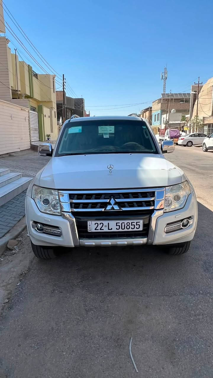 السلام عليكم 
باجيرو حبتور 
موديل 2016 
فول مواصفات 1/1 
كفاله عامه 
رقم اربيل الجديد سنويه وهزه جدد تحويل او وكاله 
ماشيه 125 الف حقيقي شرط الفحص 
مكينه 3500 بلاديه مامفتوحه 
كير مكفول 
حداديه + تخم تاير + تبريد جديد 
سياره ماعايزه اي شي 
السعر 185 وبيها مجال للشراي 
مكان السياره النجف الأشرف 
***********
***********
